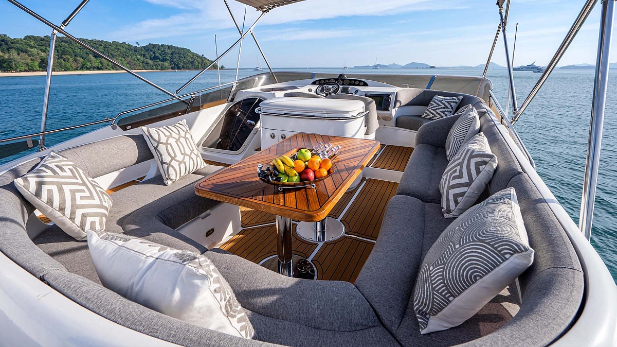Аренда моторной яхты Princess 65 Oceana на Пхукете